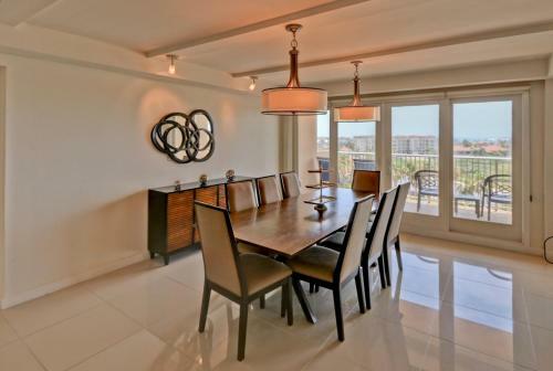 Soak Up The Sun! Spacious Bayview Condo, Beachfront Resort With Shared Pools & Jacuzzi, Pet Friendly