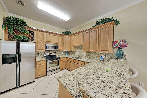 Apartamento Bright Beach Condo With Pool - Steps To The Sand! Condo