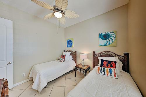 Apartamento Bright Beach Condo With Pool - Steps To The Sand! Condo