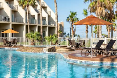 Enjoy A Perfect Beachview From Large Balcony! Spacious Beachfront Condo