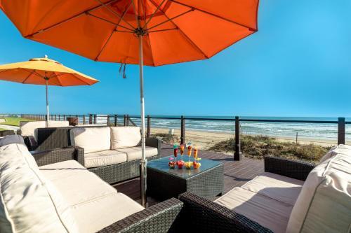 Enjoy A Perfect Beachview From Large Balcony! Spacious Beachfront Condo