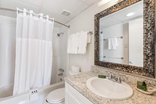 Enjoy A Perfect Beachview From Large Balcony! Spacious Beachfront Condo