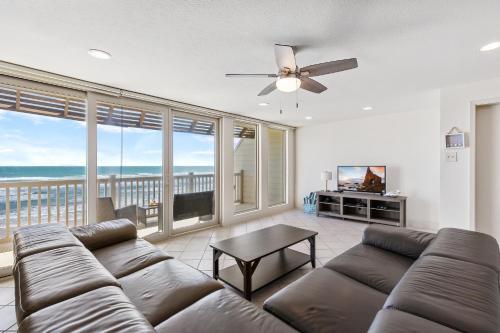 Enjoy A Perfect Beachview From Large Balcony! Spacious Beachfront Condo