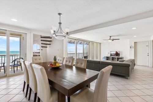 Enjoy A Perfect Beachview From Large Balcony! Spacious Beachfront Condo