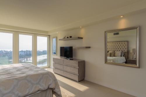 4br Bayview For Large Families! Beachfront Resort, Shared Pools & Jacuzzi