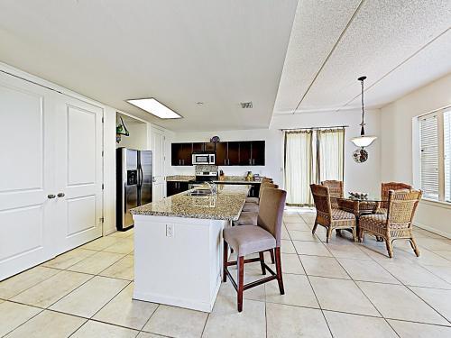 Apartamento New Listing! Modern Beach Condo With Infinity Pool Condo