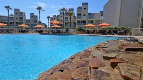 Panoramic Bayview! Spacious 10th Floor Condo Beachfront Resort, Shared Pools & Jacuzzi Pet Friendly
