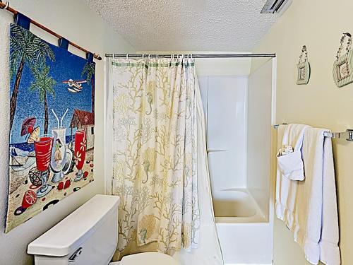 Apartamento New Listing! Stately Beachfront Condo With Gulf View Condo