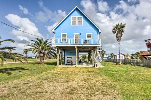 Cozy Surfside Beach House With Deck And Gulf Views!