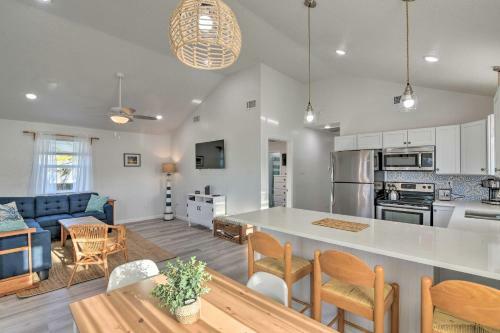 Luxe Surfside Beach Getaway Less Than 1 Block To Ocean!
