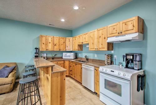Lakeside Resort Condo Less Than 9 Mi To Snowbasin!