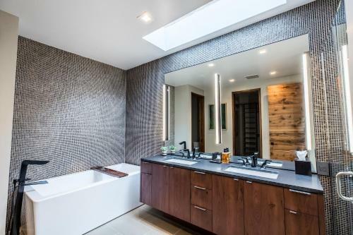 Villa Padre Canyon Residences - Double Masters And King Suite With Pool