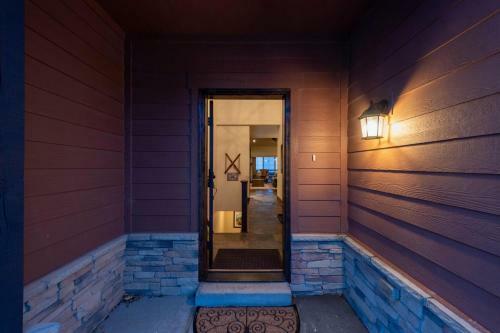 Aspen Sunset At Black Rock By Casago