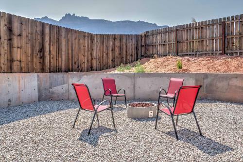 Modern Moab Townhome With Private Hot Tub And Patio!