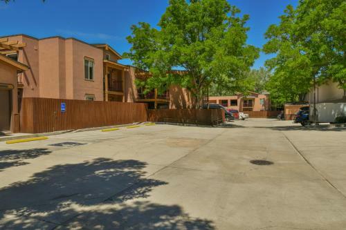 Hotel Gonzo Inn Unit 213 - Downtown Moab Unit Sleeps 2