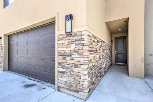 Luxury Downtown Moab Townhome With Pool Access!