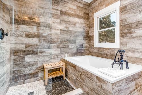 Alpine Retreat - 1266 Park Ave