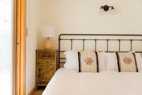 Corduroy - Cute Mountainside Cottage W Rooftop Deck & Views