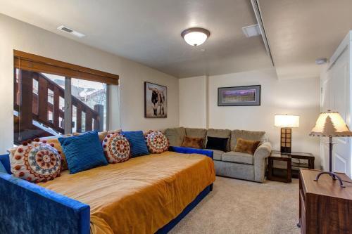 Luge Lane Luxury 5452