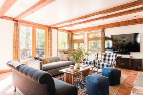 Nightstar - Charming Rustic Cabin W Large Balcony & Sauna