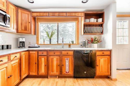 Treetop - Rustic Secluded Cabin W Fireplace & Views