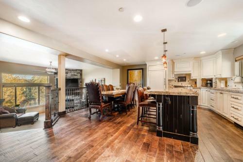 Ski Haven Elegant Spacious Townhome W Private Hot Tub