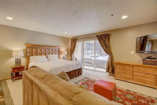 Perfect Studio On Main Street; Sleeps 3