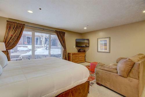Perfect Studio On Main Street; Sleeps 3