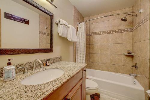 Perfect Studio On Main Street; Sleeps 3
