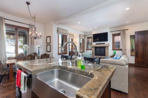 Juniper Landing #108 @ Canyons Village (Townhome)