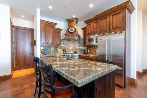 Juniper Landing #108 @ Canyons Village (Townhome)