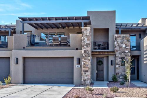 Villa Livin' On The Ledge