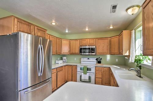 Private 2-story Home 10 Miles To Bryce Canyon