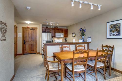 Powderhorn Lodge 411: Mountain Majesty Suite