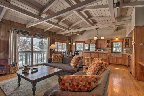 Ludlow Home - Walk To Okemo Mountain Resort!