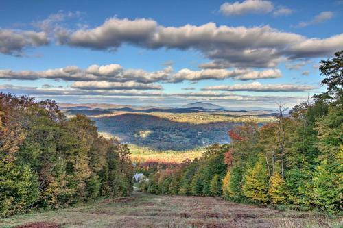 Ludlow Home - Walk To Okemo Mountain Resort!