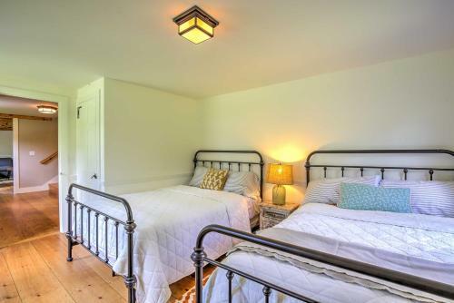 Pet-friendly House With Deck - 10 Mi To Stowe Mtn!
