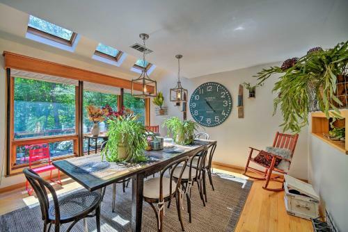 Wilmington Retreat With Deck, Lake Views And Game Room