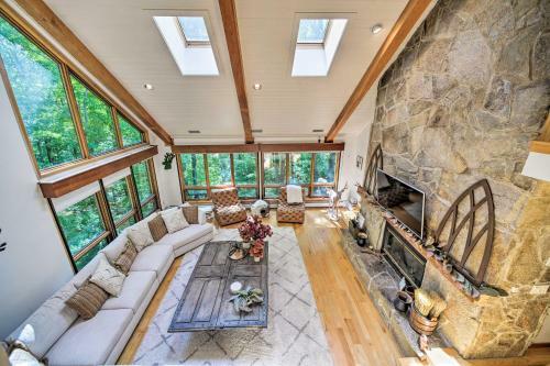 Wilmington Retreat With Deck, Lake Views And Game Room
