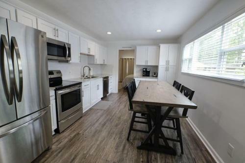 Sweet Retreat Near The Beach