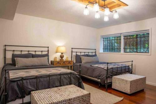 Hostal Mountainside Hideaway Retreat With Hot Tub!