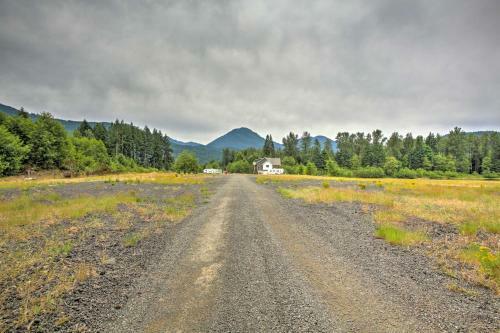 Villa With Firepit And Pond - 11 Miles To Mt Rainier!