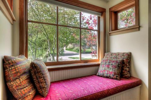 Lovely Laurelhurst Home Home