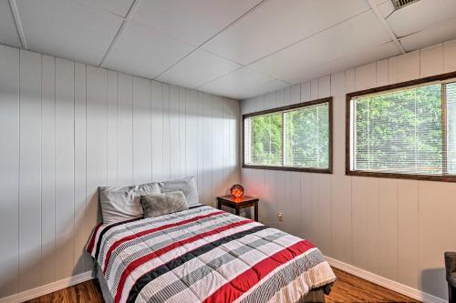Beachfront Family Home With Views Hike And Fish!