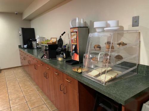 Hotel Toppenesh Inn & Suites
