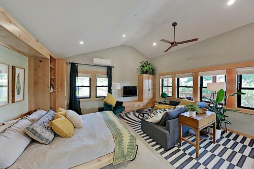 Designer Cottage With Accessible Kitchen & Bathroom Cottage