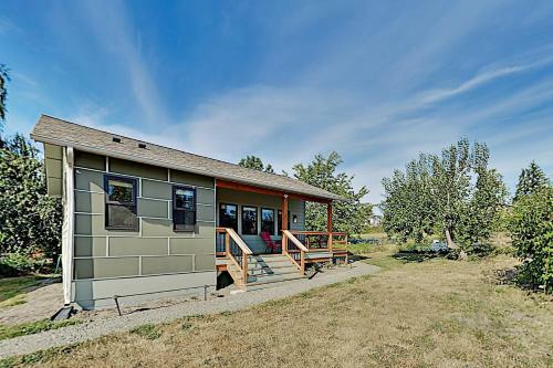 Designer Cottage With Accessible Kitchen & Bathroom Cottage