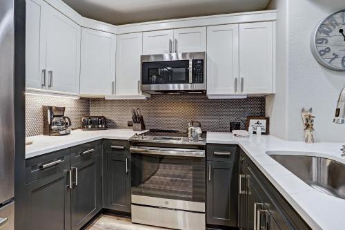 Apartamento Modern 2br + Den At St James- Sleeps 10! Condo