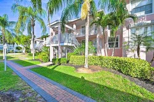 Apartamento Island Oasis With Pool Access, Steps To Beach!