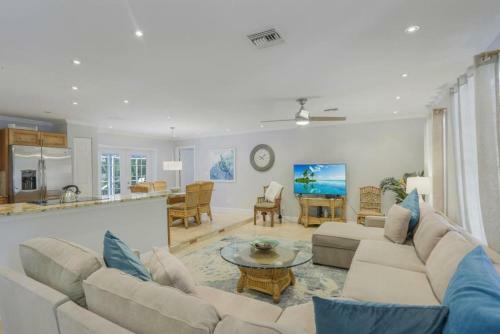 Sand Hill St. 318 Marco Island Vacation Rental